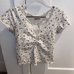 BRANDY MELVILLE FLOWER TOP